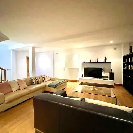 Villa A With Private Pool, Beachfront, Ac, Wifi, Bbq In