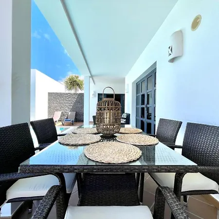 A With Private Pool, Beachfront, Ac, Wifi, Bbq In ヴィラ