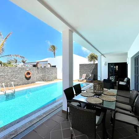 A With Private Pool, Beachfront, Ac, Wifi, Bbq In * Playa Blanca (Lanzarote)