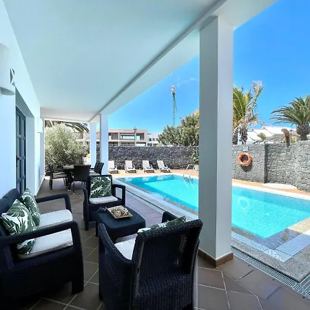 Villa A With Private Pool, Beachfront, Ac, Wifi, Bbq In Playa Blanca (Lanzarote)