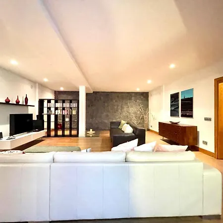 A With Private Pool, Beachfront, Ac, Wifi, Bbq In Villa