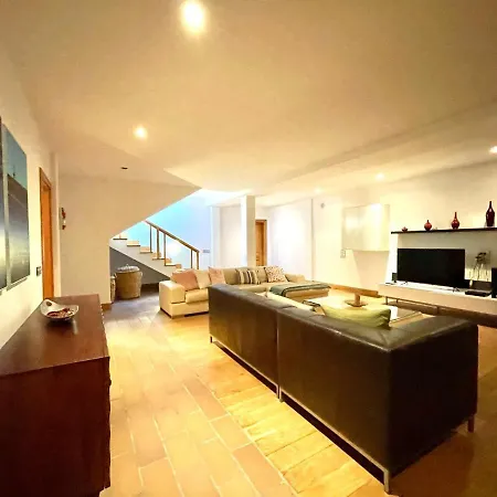 A With Private Pool, Beachfront, Ac, Wifi, Bbq In Villa *