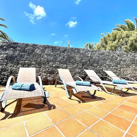 A With Private Pool, Beachfront, Ac, Wifi, Bbq In Playa Blanca (Lanzarote)