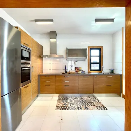 A With Private Pool, Beachfront, Ac, Wifi, Bbq In *