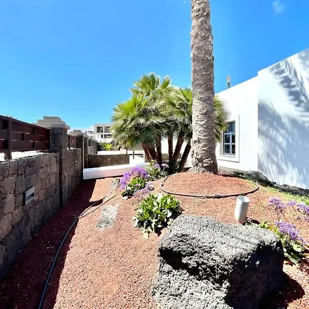 Villa A With Private Pool, Beachfront, Ac, Wifi, Bbq In
