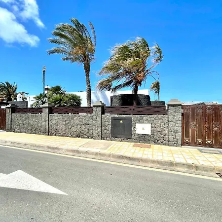 A With Private Pool, Beachfront, Ac, Wifi, Bbq In * Playa Blanca (Lanzarote)