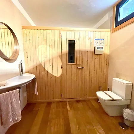 A With Private Pool, Beachfront, Ac, Wifi, Bbq In Villa
