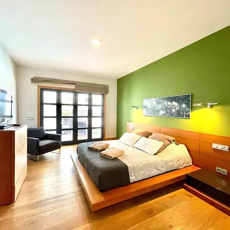 Villa A With Private Pool, Beachfront, Ac, Wifi, Bbq In