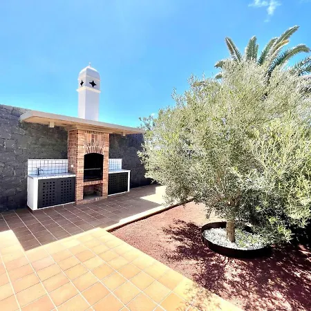 Villa A With Private Pool, Beachfront, Ac, Wifi, Bbq In