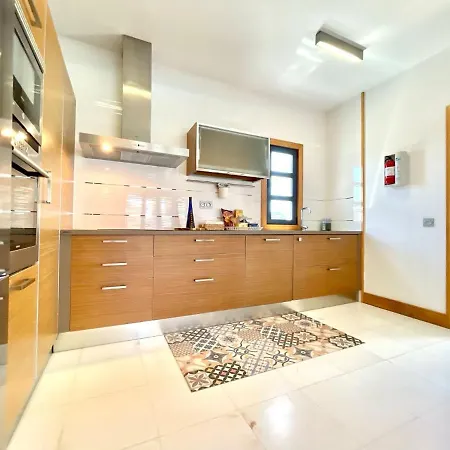 A With Private Pool, Beachfront, Ac, Wifi, Bbq In ヴィラ *