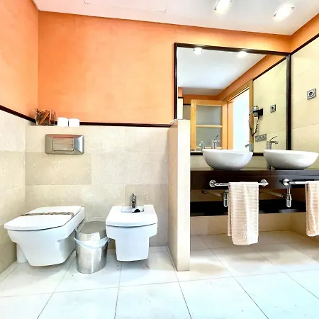 A With Private Pool, Beachfront, Ac, Wifi, Bbq In *