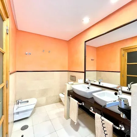 A With Private Pool, Beachfront, Ac, Wifi, Bbq In *