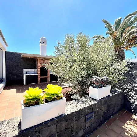 A With Private Pool, Beachfront, Ac, Wifi, Bbq In * Playa Blanca (Lanzarote)