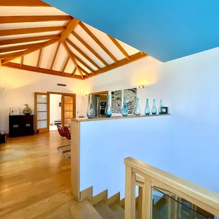A With Private Pool, Beachfront, Ac, Wifi, Bbq In Villa