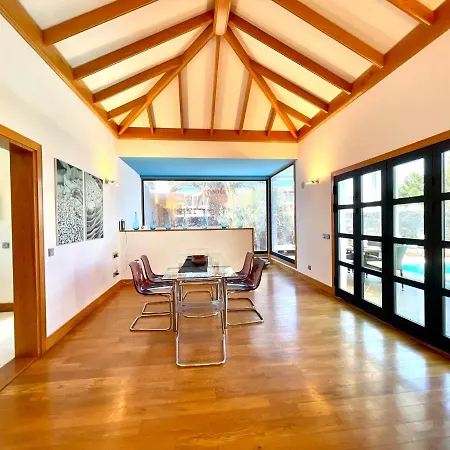 A With Private Pool, Beachfront, Ac, Wifi, Bbq In Villa