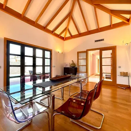 Villa A With Private Pool, Beachfront, Ac, Wifi, Bbq In