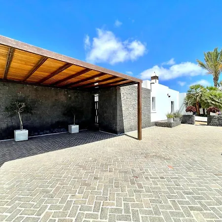 A With Private Pool, Beachfront, Ac, Wifi, Bbq In * Playa Blanca (Lanzarote)