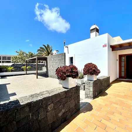 A With Private Pool, Beachfront, Ac, Wifi, Bbq In Villa *