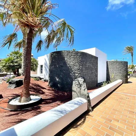 A With Private Pool, Beachfront, Ac, Wifi, Bbq In * Playa Blanca (Lanzarote)