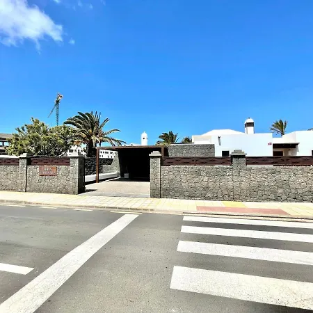 A With Private Pool, Beachfront, Ac, Wifi, Bbq In *