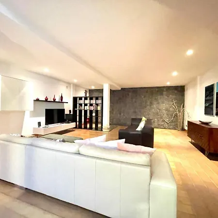 ヴィラ A With Private Pool, Beachfront, Ac, Wifi, Bbq In *