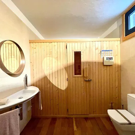 ヴィラ A With Private Pool, Beachfront, Ac, Wifi, Bbq In *