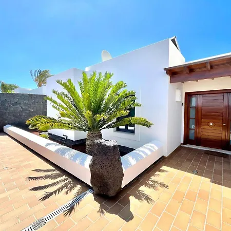 Villa A With Private Pool, Beachfront, Ac, Wifi, Bbq In
