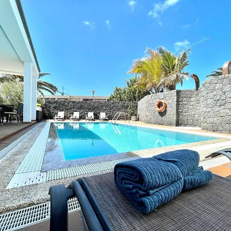 A With Private Pool, Beachfront, Ac, Wifi, Bbq In Willa *