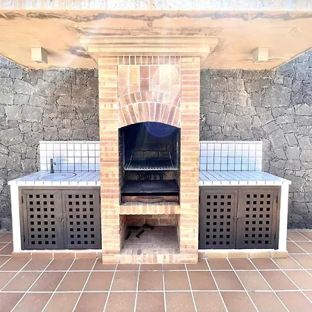 Willa A With Private Pool, Beachfront, Ac, Wifi, Bbq In Playa Blanca (Lanzarote)