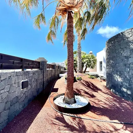 A With Private Pool, Beachfront, Ac, Wifi, Bbq In Playa Blanca