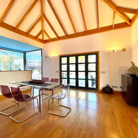 A With Private Pool, Beachfront, Ac, Wifi, Bbq In Willa *
